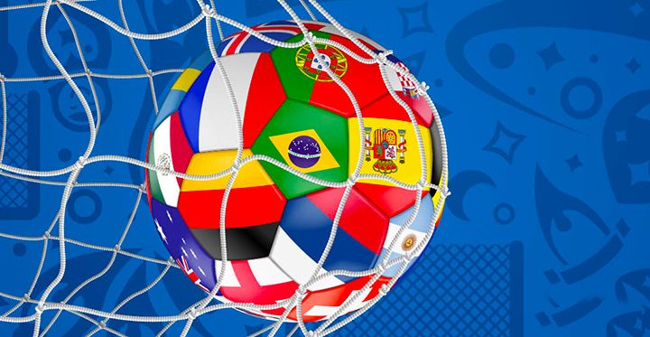 Un ballon de foot fait de drapeaux des nations