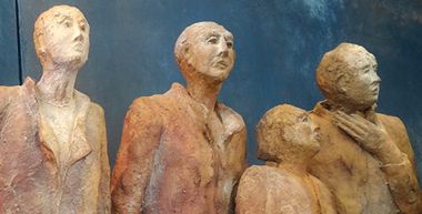 Des femmes et des hommes, terres cuites de MC Debain