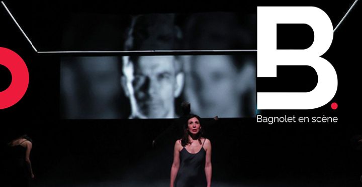 Une actrice du spectacle Vent Fort sur scène