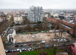 Vue aérienne de la démolition de l'école Langevin