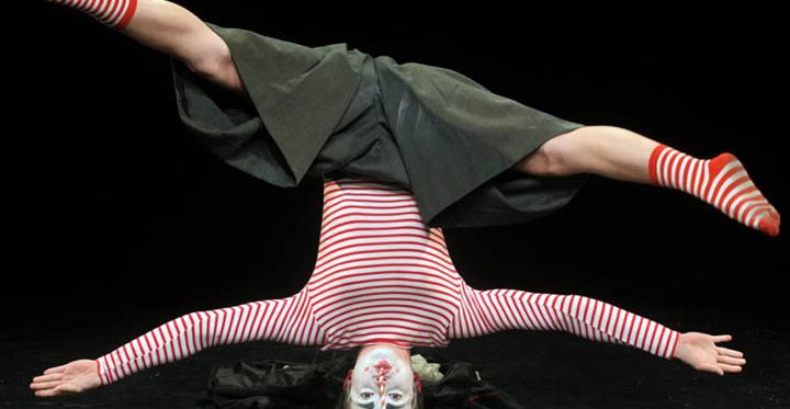 Le clown Verre Tige la tête à l'envers