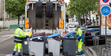 Passage du camion-poubelle à Bagnolet