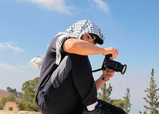 Amine Abidi en scéance de shooting